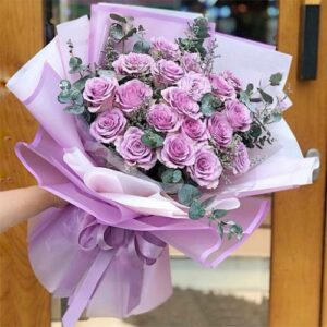 bó hoa hồng tối giản tím