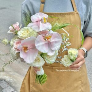 bó hoa lan sang trọng pastel